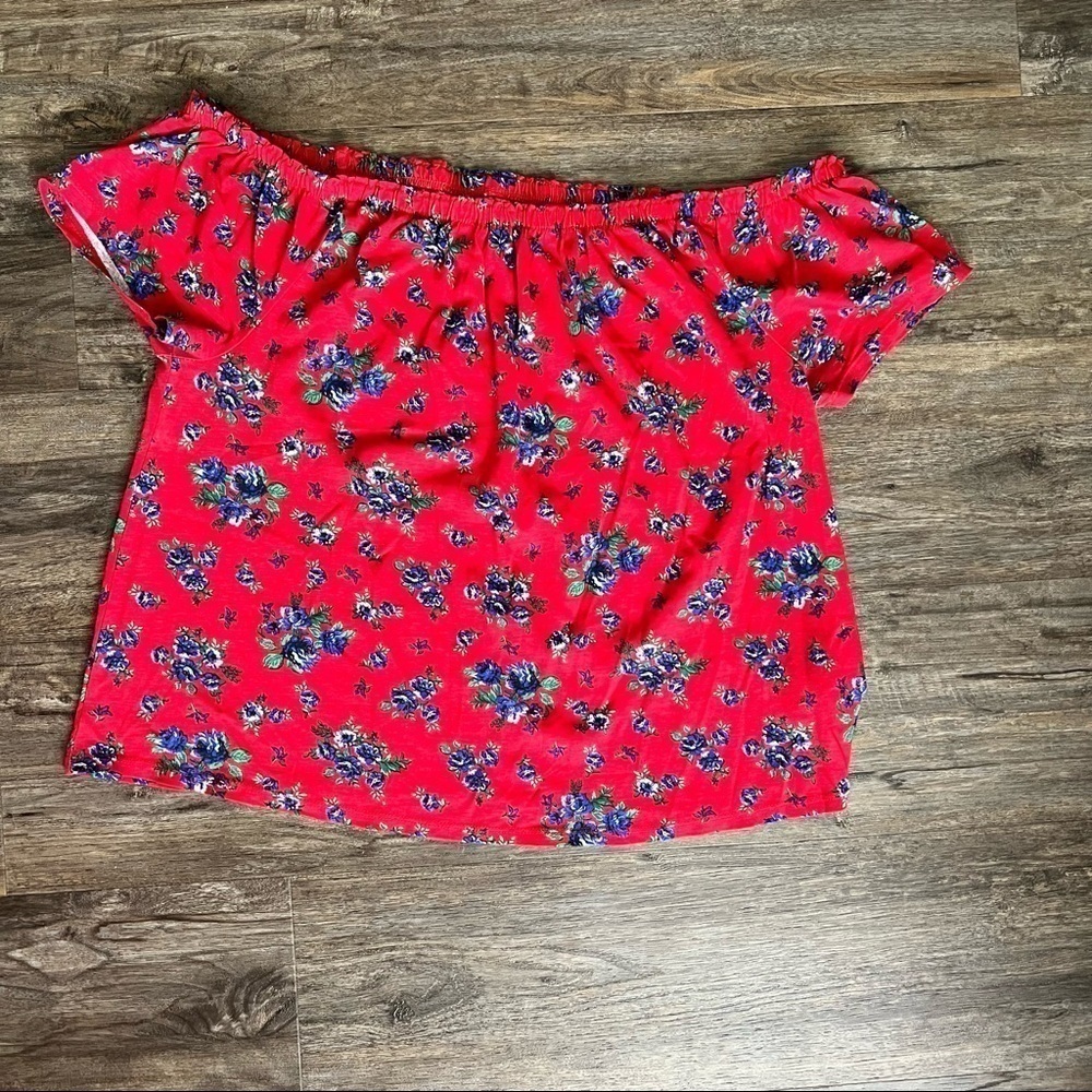 Joe Boxer Off the Shoulder Red w/ Purple Flowers Bohemian Short Sleeve Top Large - Picture 2 of 3